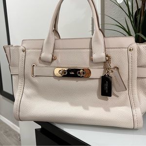 Coach White and Gold Handbag | Great Condition